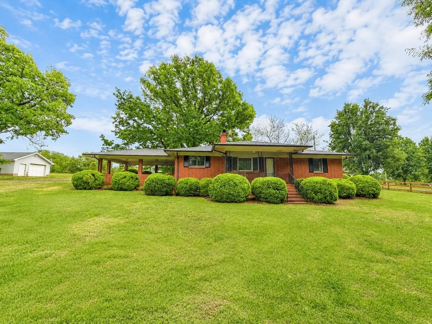1. Front 2590 OtisDellinger-284f17e